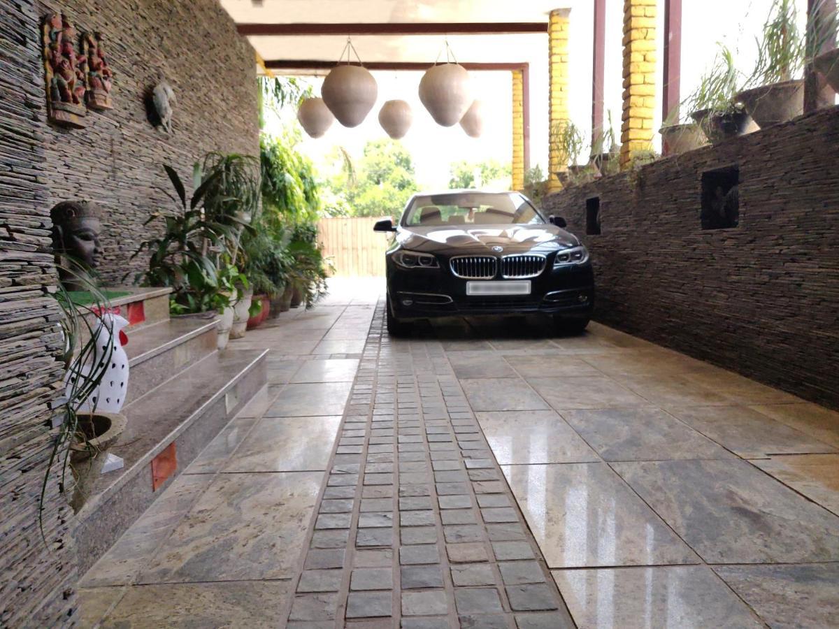 גורגאון Aakritii Hotels מראה חיצוני תמונה