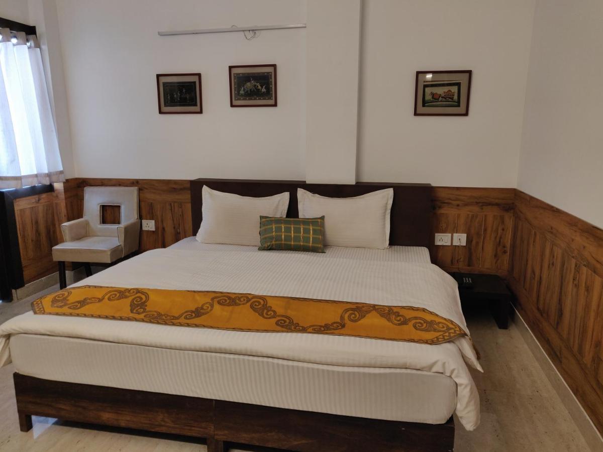 גורגאון Aakritii Hotels מראה חיצוני תמונה