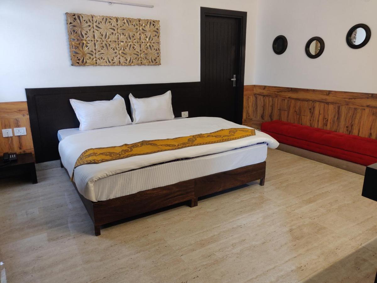גורגאון Aakritii Hotels מראה חיצוני תמונה
