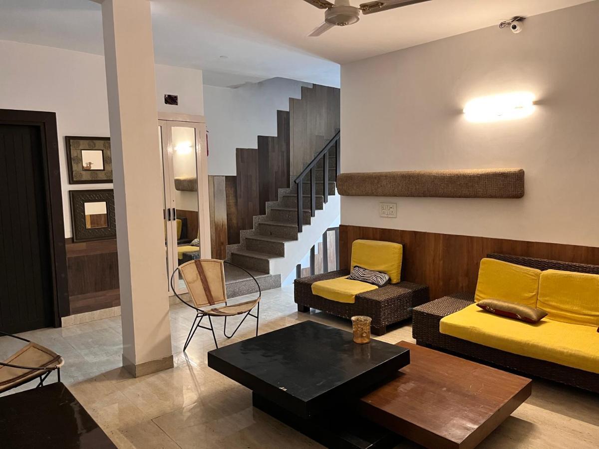 גורגאון Aakritii Hotels מראה חיצוני תמונה