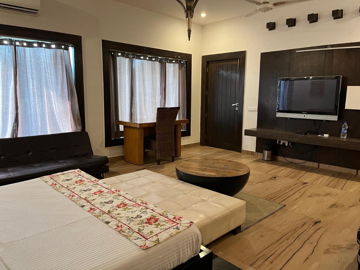 גורגאון Aakritii Hotels מראה חיצוני תמונה
