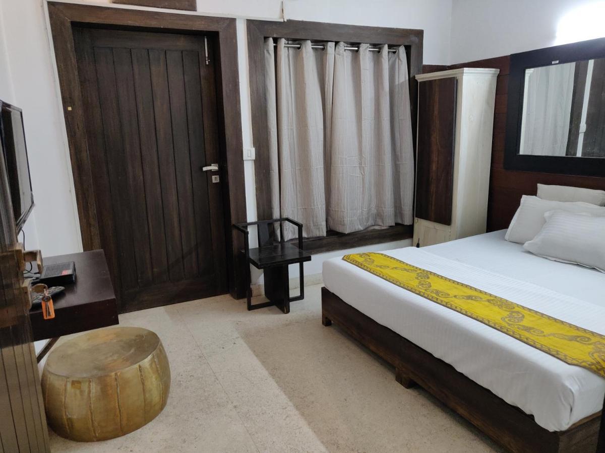 גורגאון Aakritii Hotels מראה חיצוני תמונה